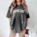  Game Day Comfort Colors Graphic Tee – Unisex Fit, Retro Sporty Shirt, Tailgate Outfit, Watch Party Look, Team Spirit Tee, Gift for Her