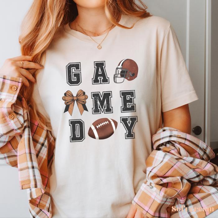 Game Day Football Graphic T-Shirt – Cute Fall Sports Tee for Women, Varsity Style Tailgate Outfit, Weekend Game Shirt