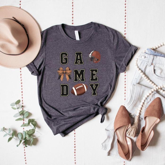 Game Day Football Graphic T-Shirt – Cute Fall Sports Tee for Women, Varsity Style Tailgate Outfit, Weekend Game Shirt