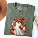  Fall Ghost Pumpkin Graphic Tee – Cozy Halloween Shirt with Autumn Leaves & Coffee, Cute Spooky Season Top, Pumpkin Patch Outfit, Gift for Her