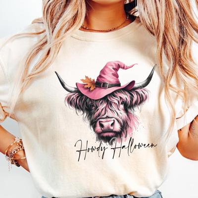 Pink Highland Cow Halloween Graphic Tee – Howdy Halloween Shirt, Fall Western Witch Hat T-Shirt, Country Girl Rodeo Style, Cute Cow Print Top