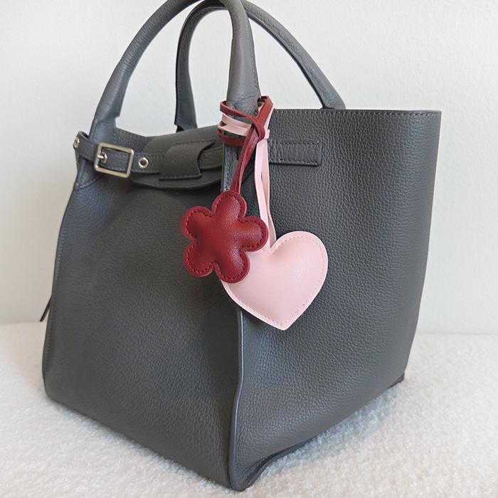 Heart & Flower Leather Fashion Hanging Bag Charm, Cute Purse Accessory with Strap, Aesthetic Tag for Tote, PU Leather Heart Charm keychain