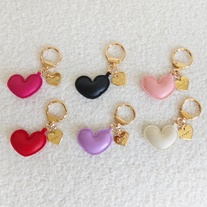 Heart Keychain with Gold Love Charm – Cute Puffy Heart Leather Bag Charm, Aesthetic PU Leather Keyring Gift for Her, Valentine's Accessory