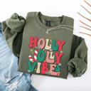  Holly Jolly Vibes Christmas Sweatshirt, Cozy Holiday Crewneck for Women, Vintage Letter Graphic Pullover, Festive Holiday Gift, Winter Outfit