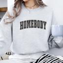  Homebody Graphic Sweatshirt, Cozy Oversized Pullover for Women, Vintage Loungewear Top – Casual Fall & Winter Outfit, Gift for Her