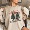  Howdy Christmas Sweatshirt – Western Holiday Crewneck, Cozy Retro Christmas Tree Pullover, Country Cowgirl Christmas Sweater, Gift for Her