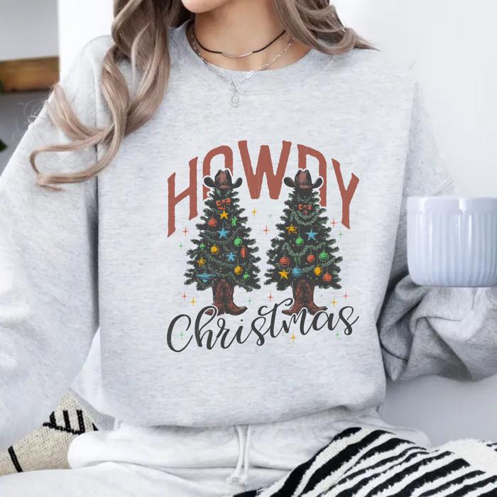 Howdy Christmas Sweatshirt – Western Holiday Crewneck, Cozy Retro Christmas Tree Pullover, Country Cowgirl Christmas Sweater, Gift for Her
