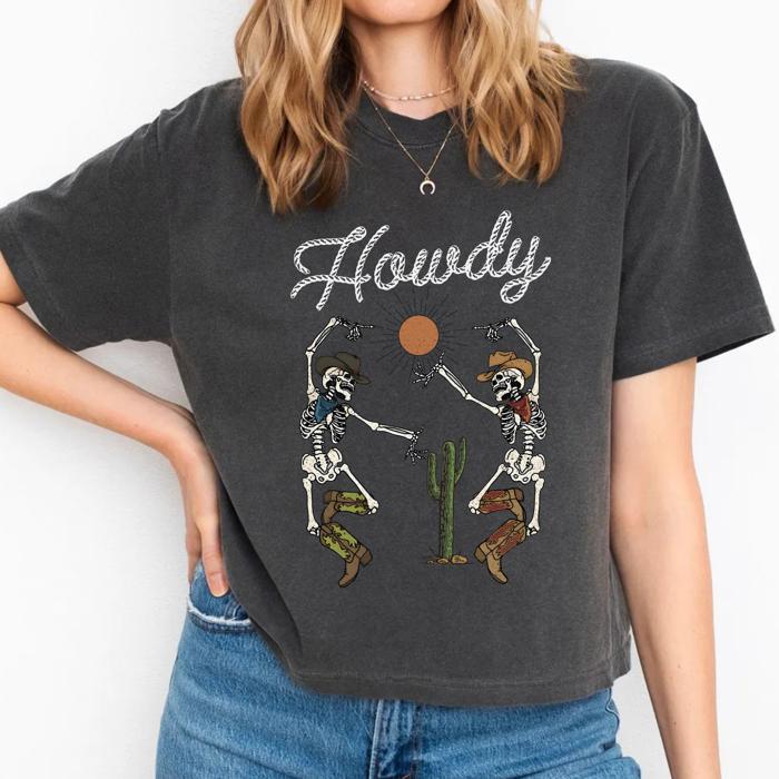 Howdy Western Skeleton Comfort Colors Crop Top, Vintage Country Girl Aesthetic – Summer Rodeo Style, Cowgirl Yeehaw T Shirt, Country Concert Outfit, Bachelorette Gift for Her