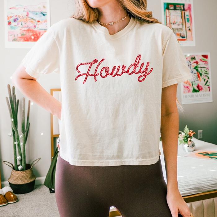 Howdy Crop Top by Comfort Colors, Western Shirt, Vintage Country Girl Aesthetic – Summer Rodeo Style, Y2K Cowgirl Crop Top, Country Concert Outfit, Bachelorette T Shirt, Gift for Her