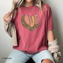  LOVE Heart Leopard Graphic Tee, Boutique Style Oversized T-Shirt, Trendy Casual Outfit Top, Valentine Shirt, Gift for Her