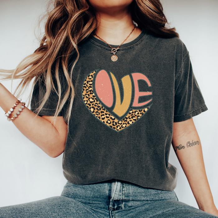 LOVE Heart Leopard Graphic Tee, Boutique Style Oversized T-Shirt, Trendy Casual Outfit Top, Valentine Shirt, Gift for Her