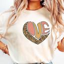  LOVE Heart Leopard Graphic Tee, Boutique Style Oversized T-Shirt, Trendy Casual Outfit Top, Valentine Shirt, Gift for Her