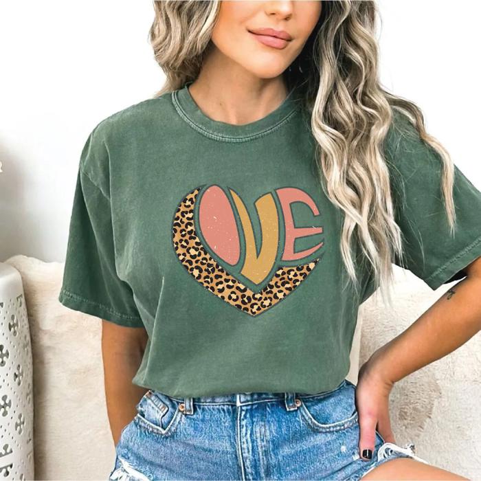 LOVE Heart Leopard Graphic Tee, Boutique Style Oversized T-Shirt, Trendy Casual Outfit Top, Valentine Shirt, Gift for Her