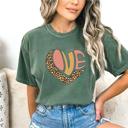  LOVE Heart Leopard Graphic Tee, Boutique Style Oversized T-Shirt, Trendy Casual Outfit Top, Valentine Shirt, Gift for Her