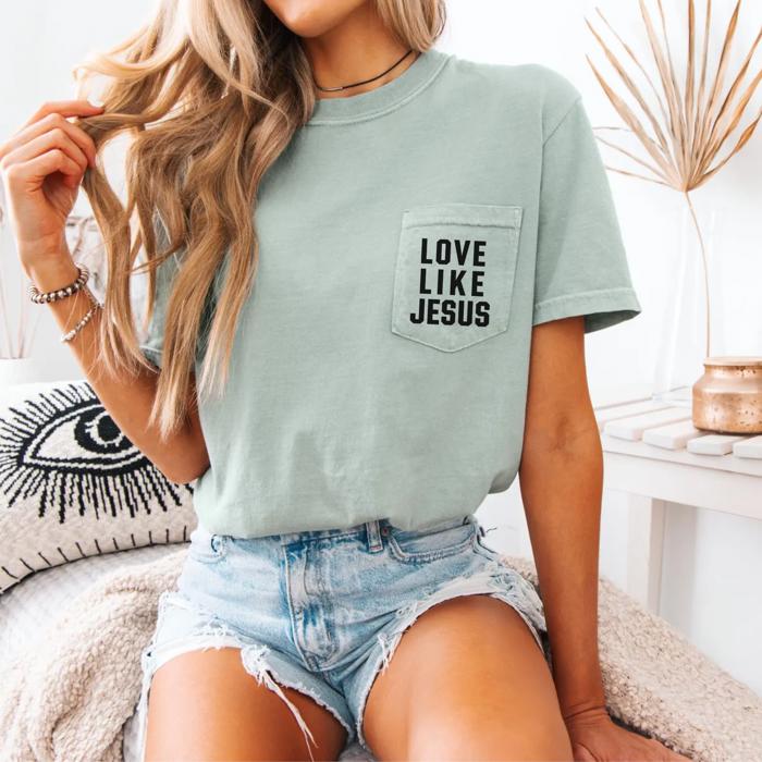 Love Like Jesus Pocket Tee by Comfort Colors, Christian Graphic Shirt with Front Pocket Print, Faith-Based Minimalist T-Shirt, Summer Casual Outfit, Gift for Her