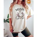  Mama Goose Graphic Tee by Comfort Colors – Cute Floral Duck Shirt for Moms, Funny Farm Animal T-Shirt, Gift for Her or Baby Shower