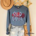  Old Soul Buffalo Graphic Sweatshirt, Vintage Western Crewneck, Country Rodeo Style – Rustic Cowgirl Aesthetic, Cozy Fall Outfit, Gift for Her