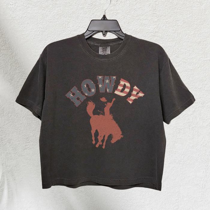 Howdy Western Comfort Colors Crop Top, Vintage Patriotic Cowgirl T Shirt – Rodeo Aesthetic, Independence Day Outfit, Country Concert Look, Gift for Her