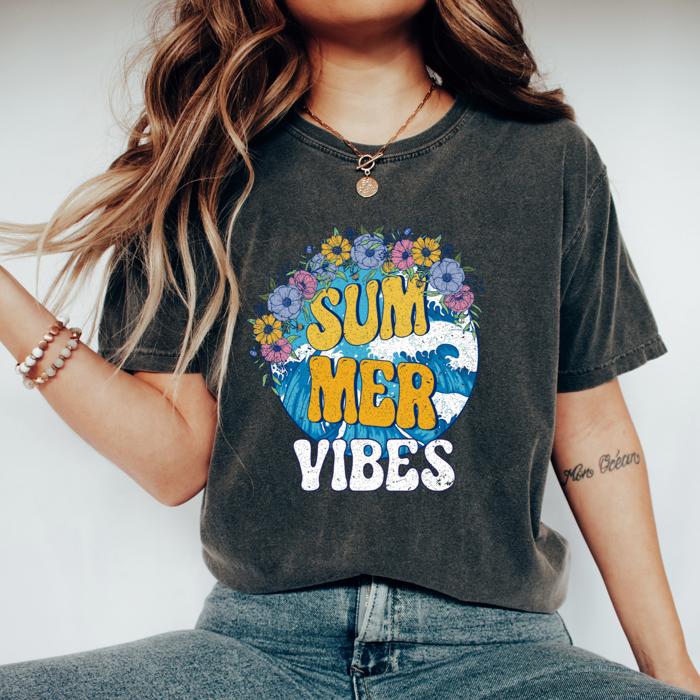 Summer Vibes Comfort Colors T-Shirt – Floral Coastal Graphic Tee, Vintage Beach Shirt for Women, Retro Summer Vacation Outfit