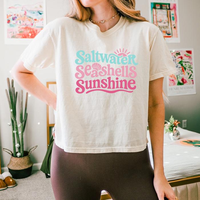 Saltwater Seashells Sunshine Comfort Colors Crop Top, Coastal Cowgirl Aesthetic – Retro Beach Summer Style, Y2K Lake Graphic T Shirt, Vacation Outfit, Gift for Her
