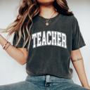  TEACHER Graphic T-Shirt – Unisex Fit, Back to School Teacher Shirt, College Style Block Letters, Gift for Educators, Comfy Everyday Tee