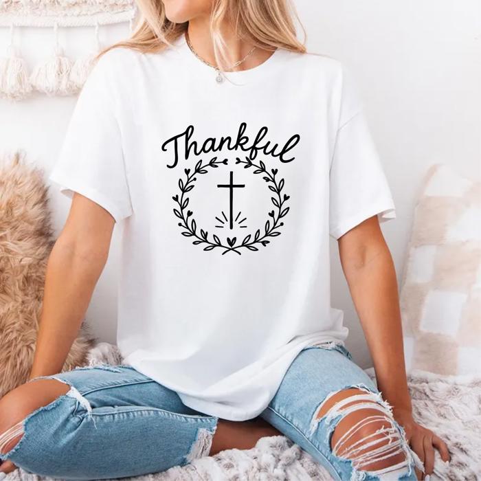 Thankful Christian Cross T-Shirt, Faith Graphic Tee, Fall Religious Shirt, Inspirational Bible Verse Style, Gift for Her, Vintage Autumn Tee for Women, Thanksgiving  Shirt