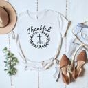  Thankful Christian Cross T-Shirt, Faith Graphic Tee, Fall Religious Shirt, Inspirational Bible Verse Style, Gift for Her, Vintage Autumn Tee for Women, Thanksgiving  Shirt