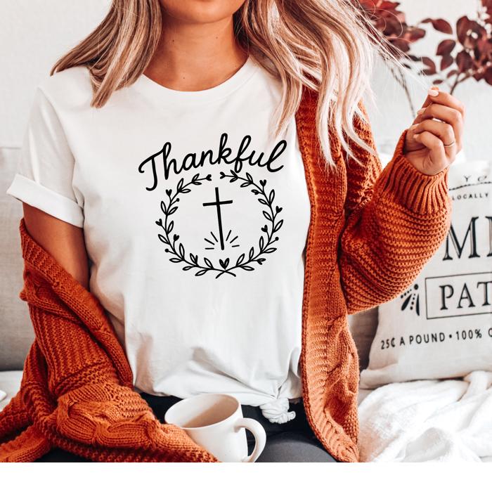 Thankful Christian Cross T-Shirt, Faith Graphic Tee, Fall Religious Shirt, Inspirational Bible Verse Style, Gift for Her, Vintage Autumn Tee for Women, Thanksgiving  Shirt