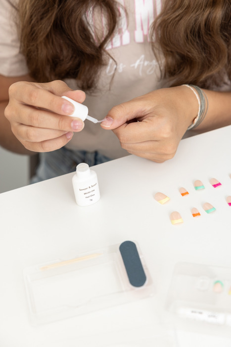 Brush On Nail Glue