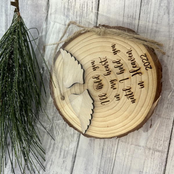 Memorial ornament with angel wings