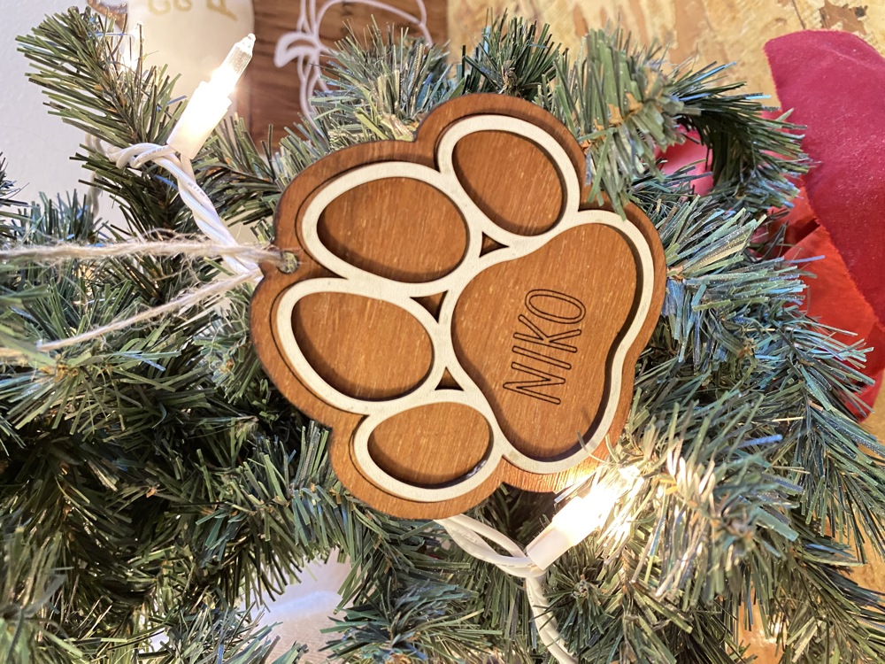  Dog Paw Ornament