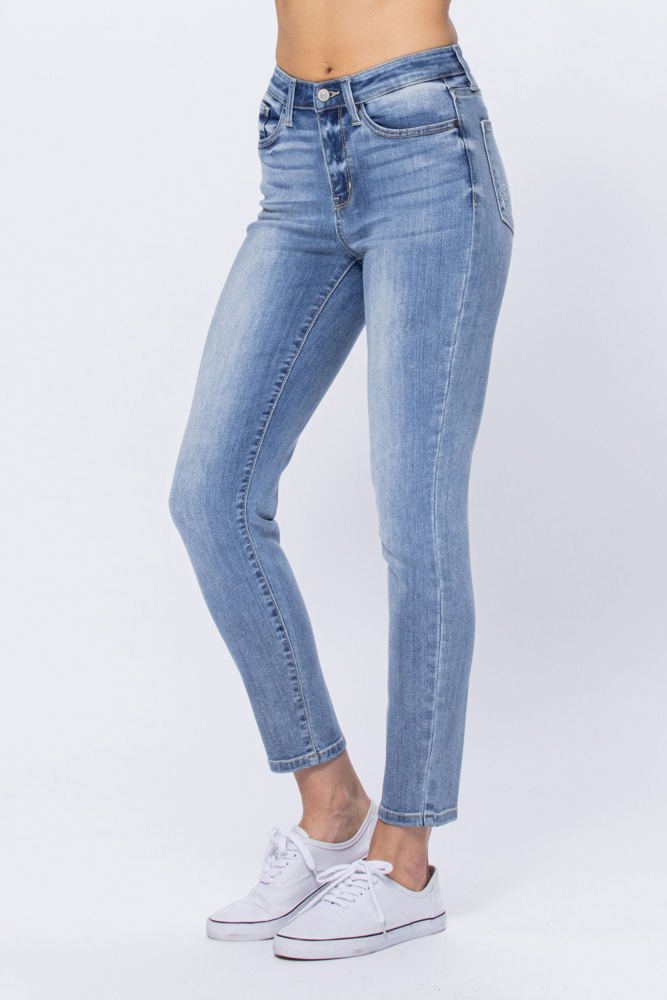 Judy Blue High Waist Light Bleach Wash Relaxed Fit Denim 82336