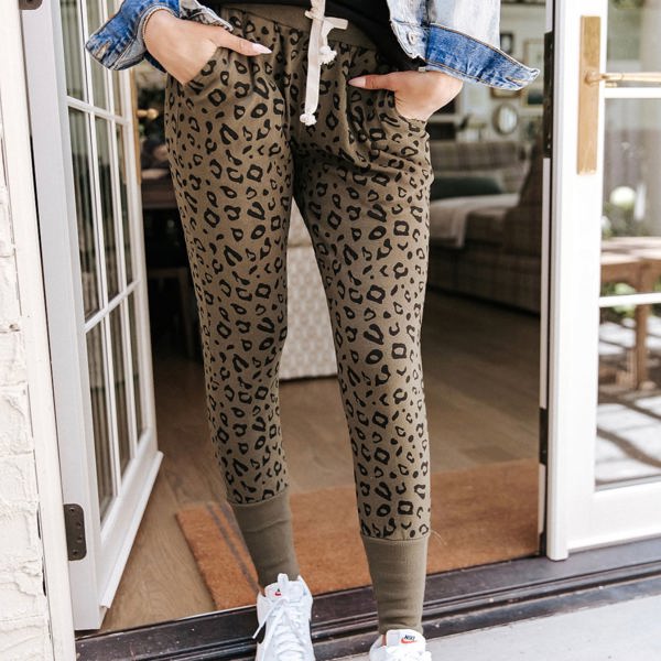 Ampersand Jogger, Olive Leopard