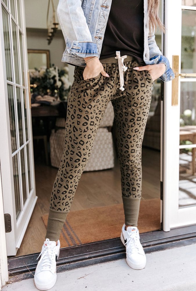 Ampersand Jogger, Olive Leopard