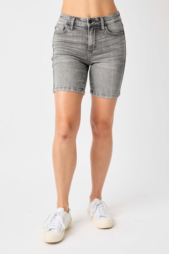 Judy Blue Mid Rise Contrast Wash Bermuda Denim Short 150230