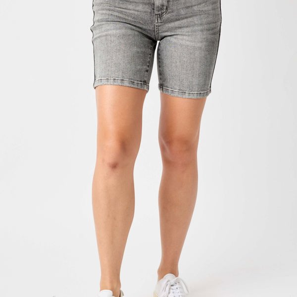 Judy Blue Mid Rise Contrast Wash Bermuda Denim Short 150230