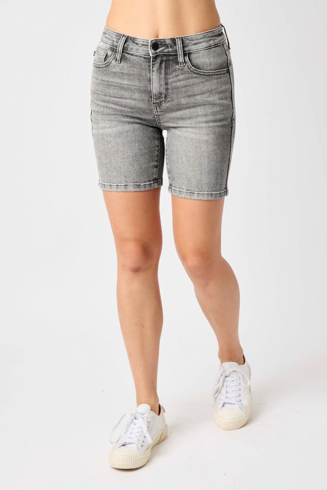 Judy Blue Mid Rise Contrast Wash Bermuda Denim Short 150230