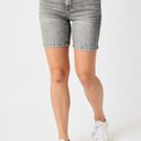  Judy Blue Mid Rise Contrast Wash Bermuda Denim Short 150230