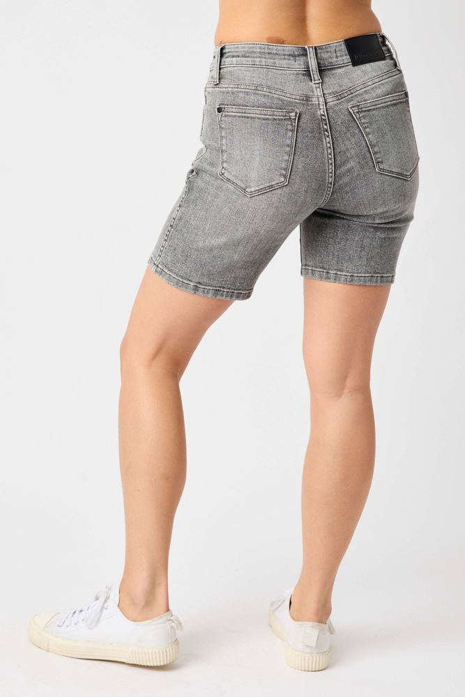 Judy Blue Mid Rise Contrast Wash Bermuda Denim Short 150230