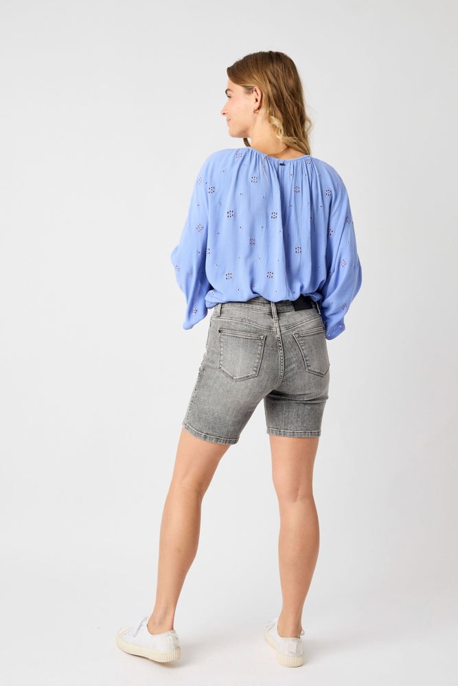 Judy Blue Mid Rise Contrast Wash Bermuda Denim Short 150230