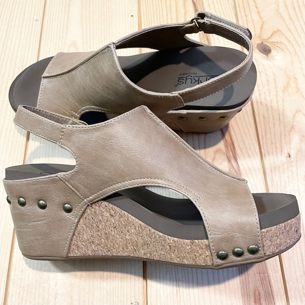 Corky's Carley Wedge, Taupe Smooth