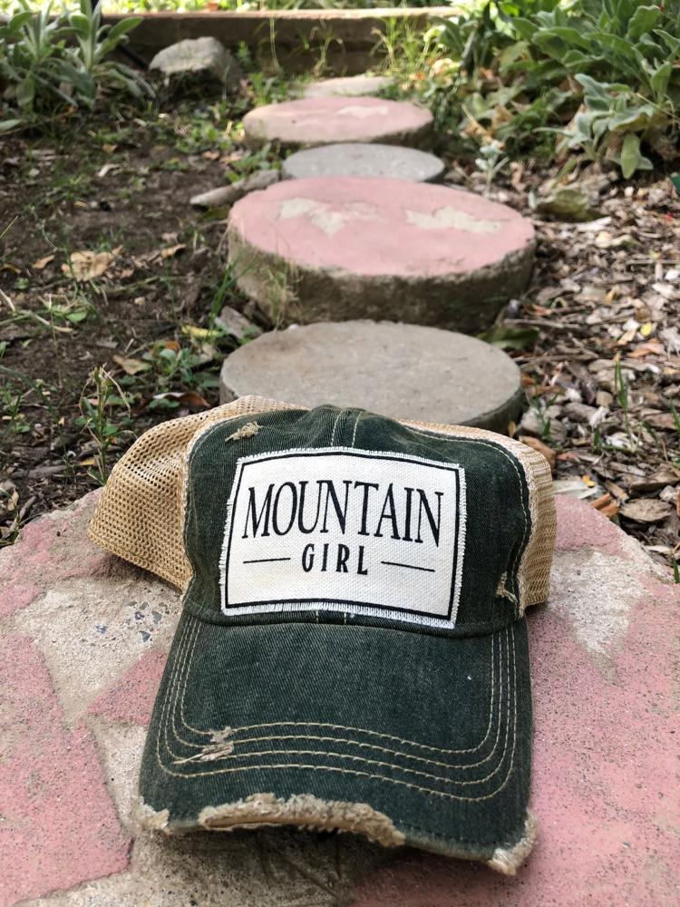 MOUNTAIN GIRL TRUCKER HAT