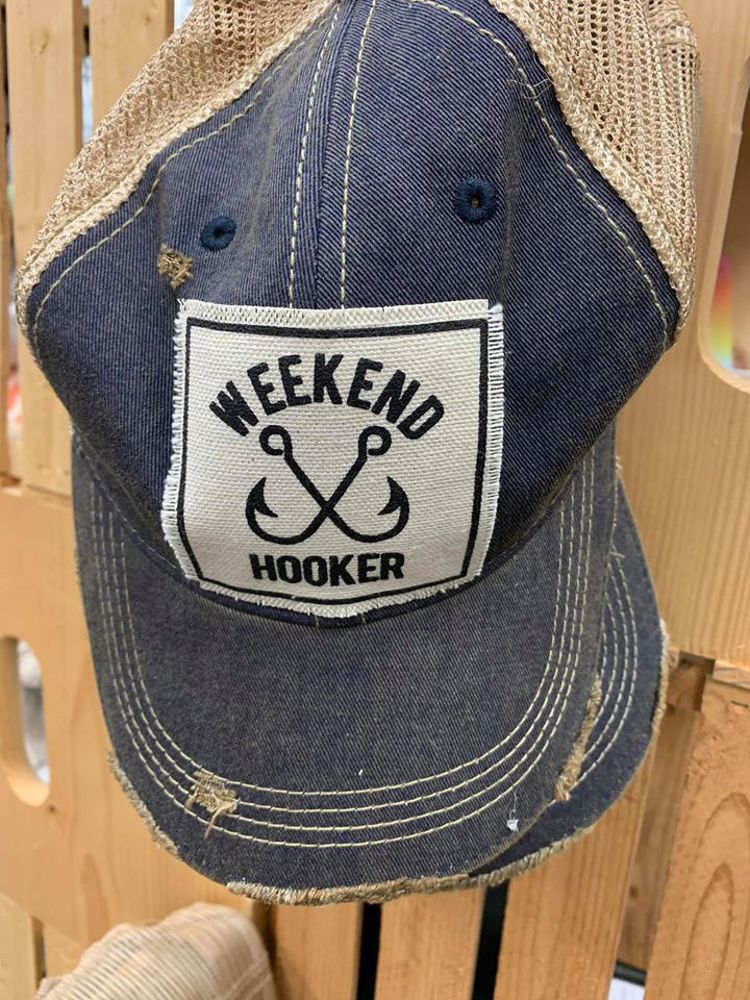 WEEKEND HOOKER FISHING TRUCKER HAT