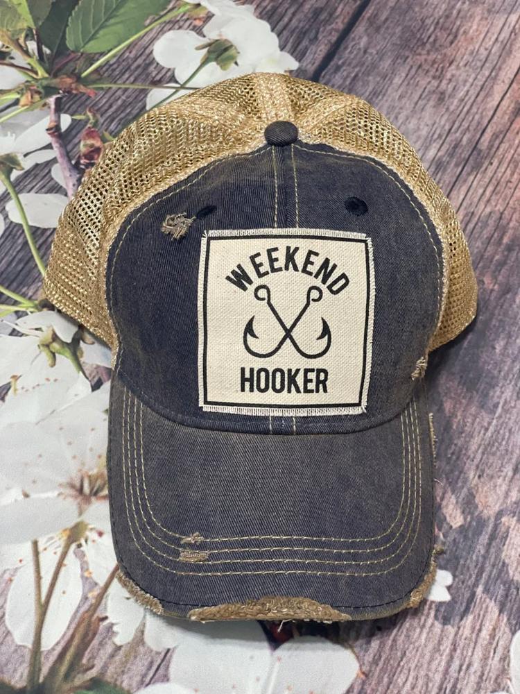 WEEKEND HOOKER FISHING TRUCKER HAT