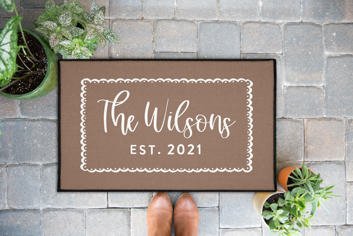 Custom Family Name Scallop Door Mat