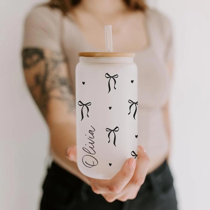 Personalized Iced Coffee Cup Floral Retro, Custom Can Glass with Lid and Straw, Bridesmaid Gift, Bachelorette Glass Cup, Bridesmaid Proposal