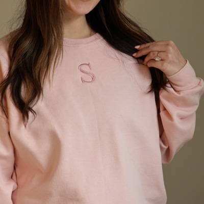 Neutral Initial Embroidered Sweatshirt, Minimalist Monogrammed Shirt, Crewneck Oversized Personalized Hoodie Embroidery Gift Women's