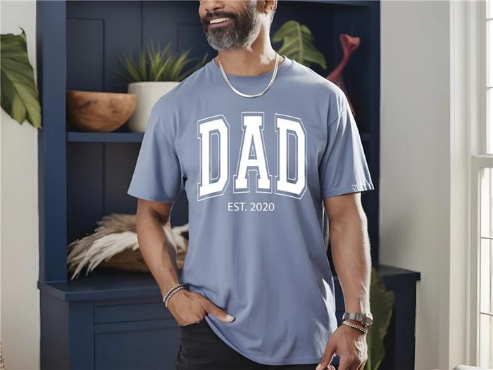 Custom Dad or Grandpa Shirt Year, Comfort Colors Tee Father's Day Gift – Personalized Men's T-Shirt for New Dads, Grandpa Birthday Gift, Matching Family Shirts