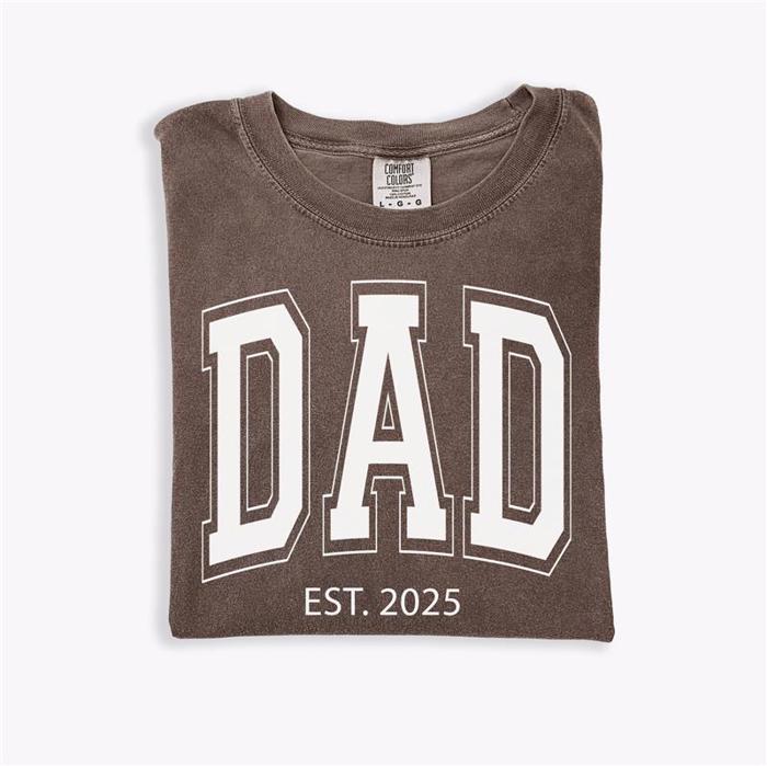 Custom Dad or Grandpa Shirt Year, Comfort Colors Tee Father's Day Gift – Personalized Men's T-Shirt for New Dads, Grandpa Birthday Gift, Matching Family Shirts