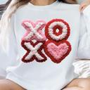  XOXO Heart Yarn Printed Sweatshirt, Valentine's Day Graphic Sweatshirt, Fluffy Yarn Texture Design, Sweatshirts for Her